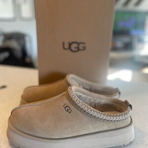 UGG Tazz Slippers - Sand